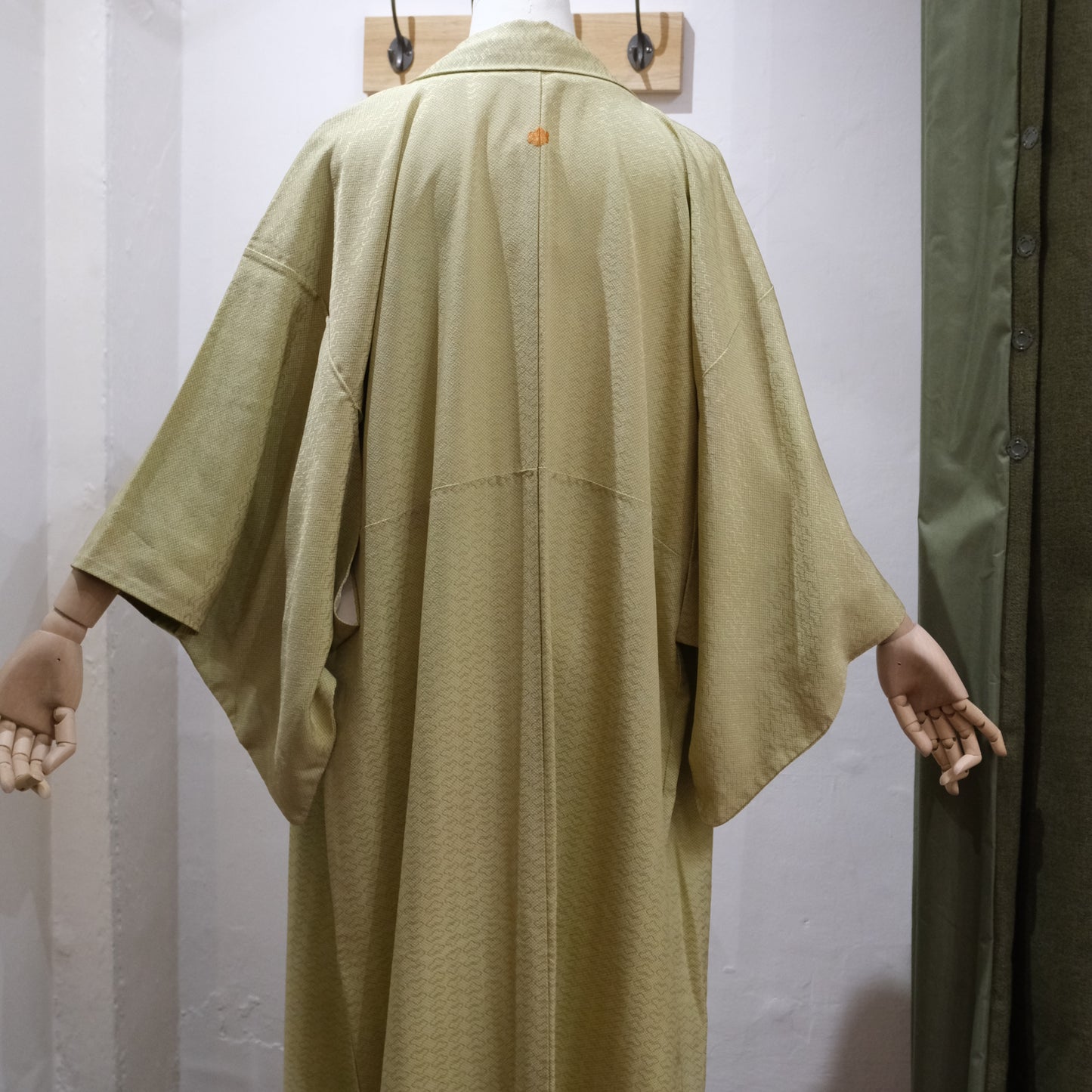 Vintage Japanese Kimono – Soft Sage Green Silk Haori Jacket – Traditional Floral Crest