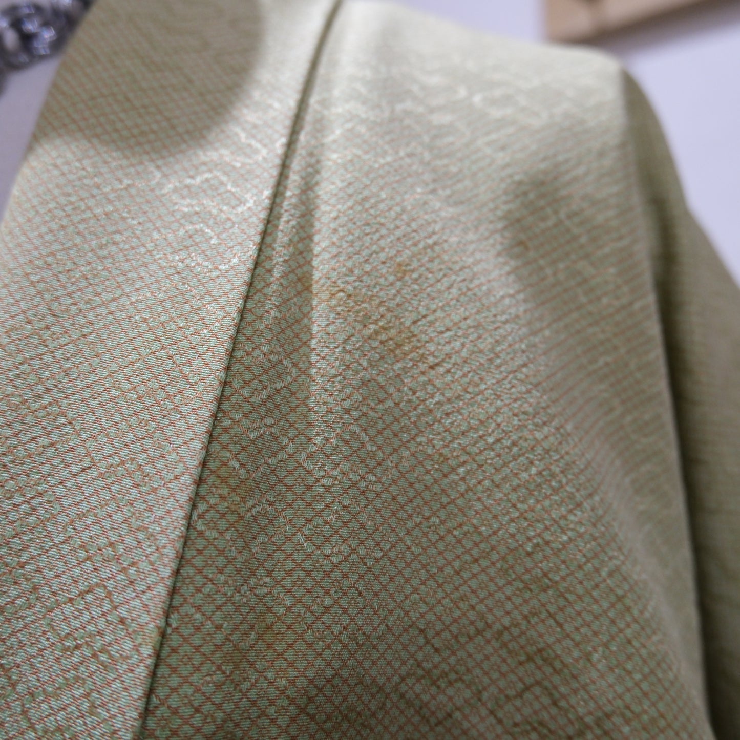 Vintage Japanese Kimono – Soft Sage Green Silk Haori Jacket – Traditional Floral Crest