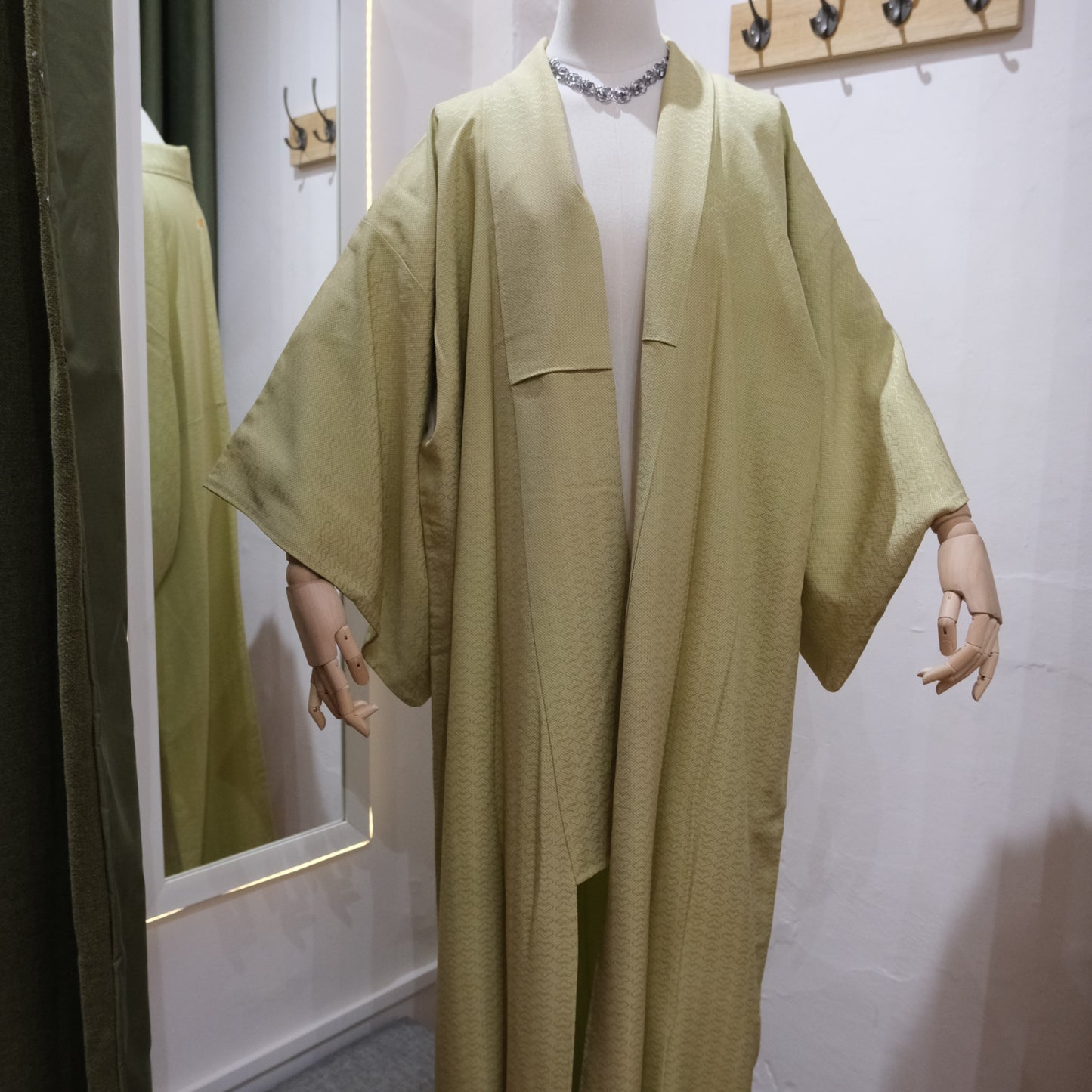 Vintage Japanese Kimono – Soft Sage Green Silk Haori Jacket – Traditional Floral Crest