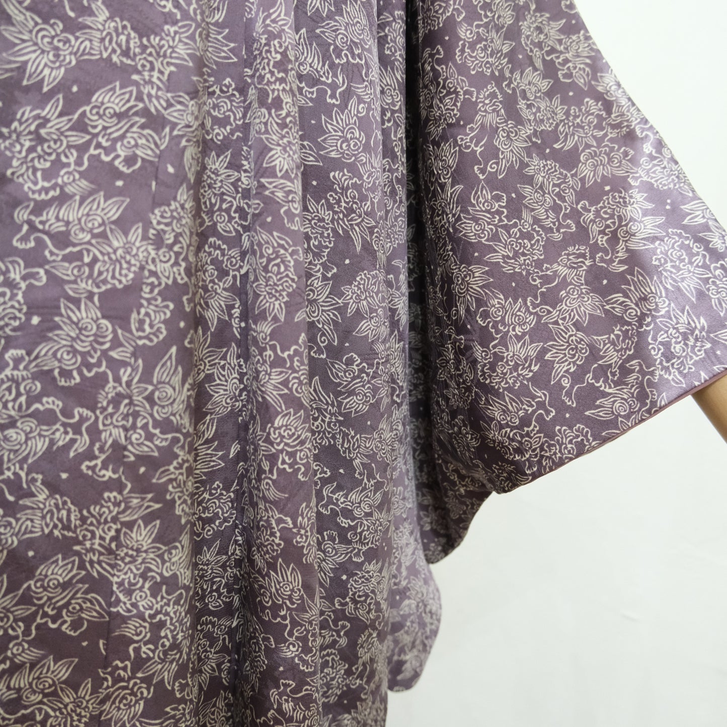 Vintage Japanese Kimono – Lilac Floral Long Kimono Robe – Traditional Silk Style