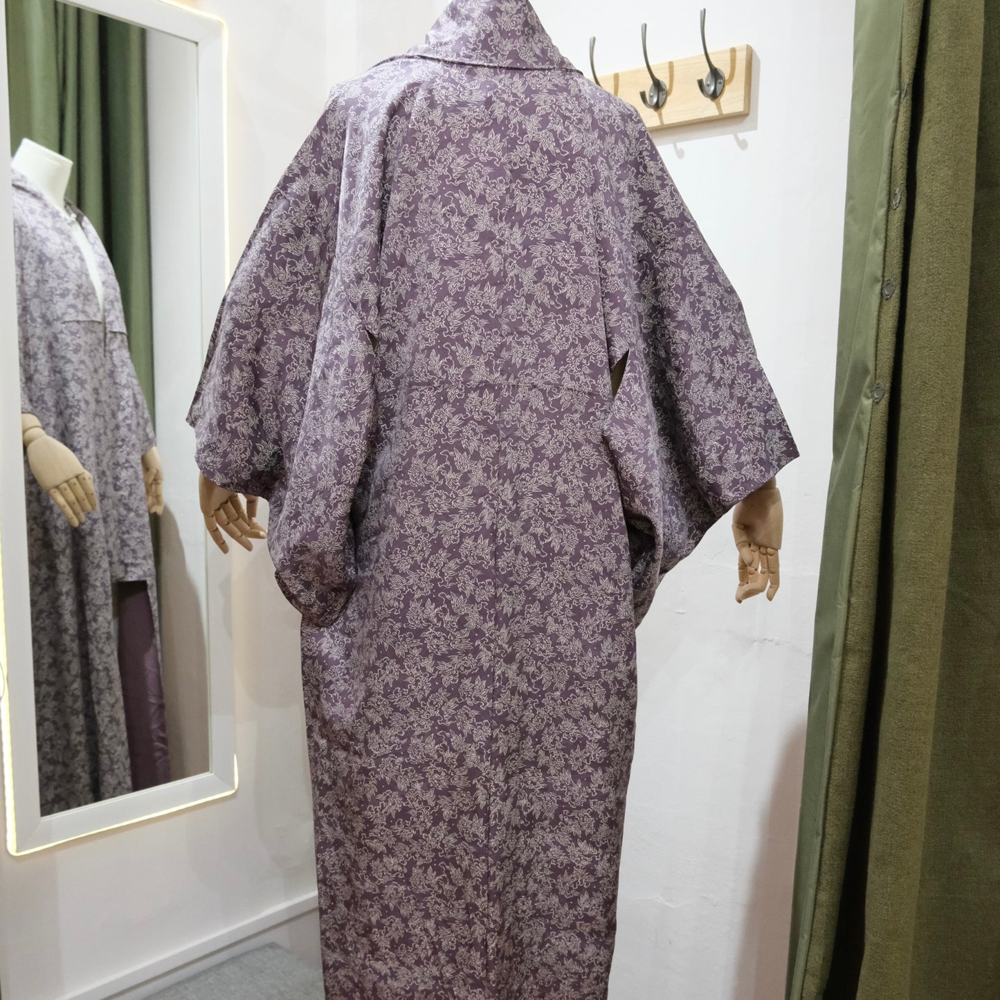 Vintage Japanese Kimono – Lilac Floral Long Kimono Robe – Traditional Silk Style