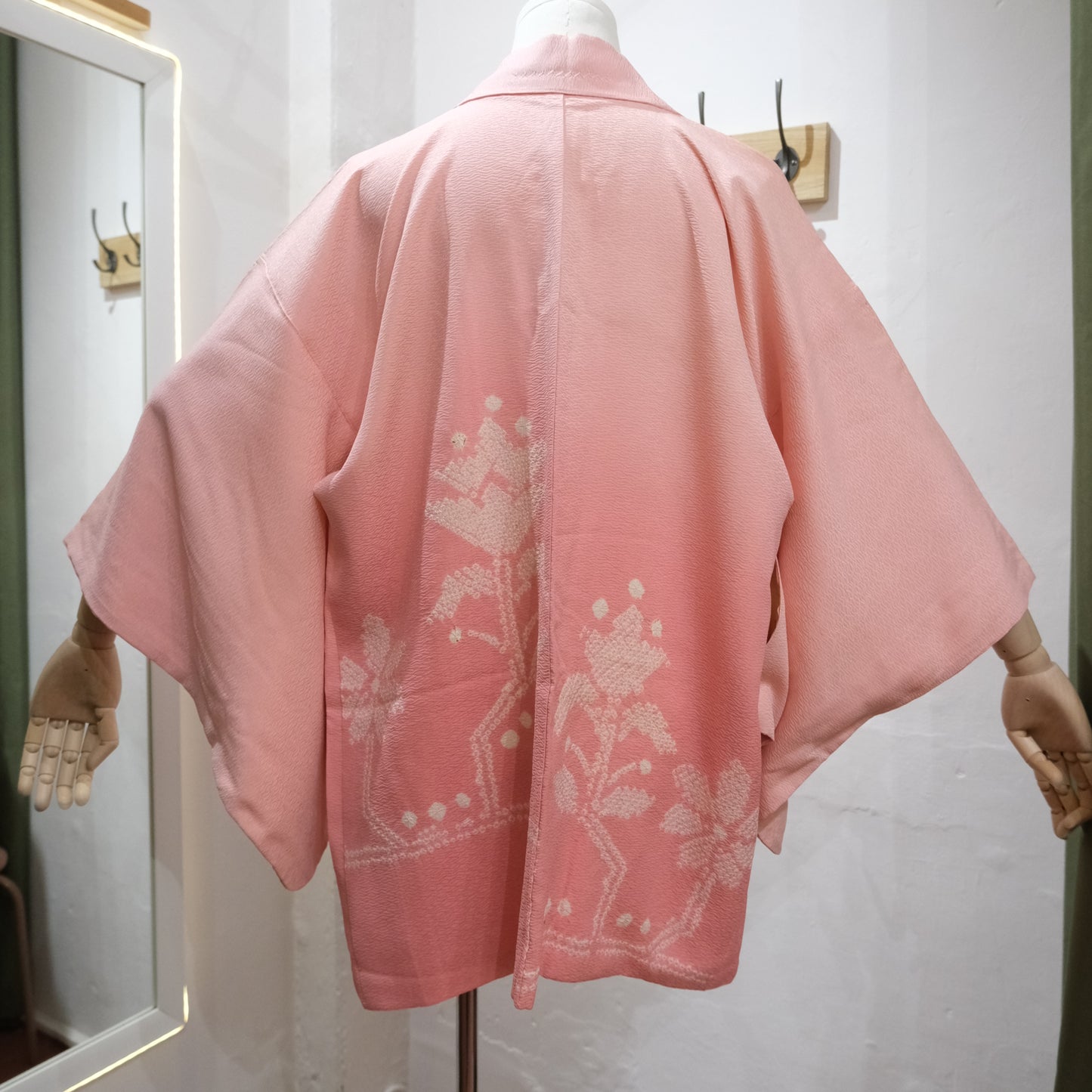 Vintage Pink Floral Japanese Haori Jacket – Traditional Kimono Style